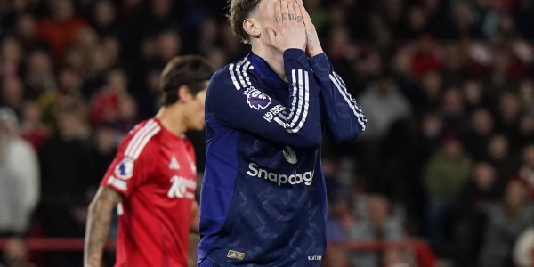 卫报：切尔西仍在与曼联谈加纳乔，但最多只愿出4000万英镑